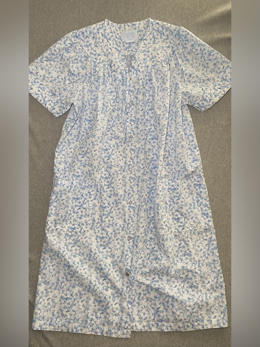 Ashley Taylor Sleepwear Sz M Housedress Nightgown Snap Front Short Blue floral